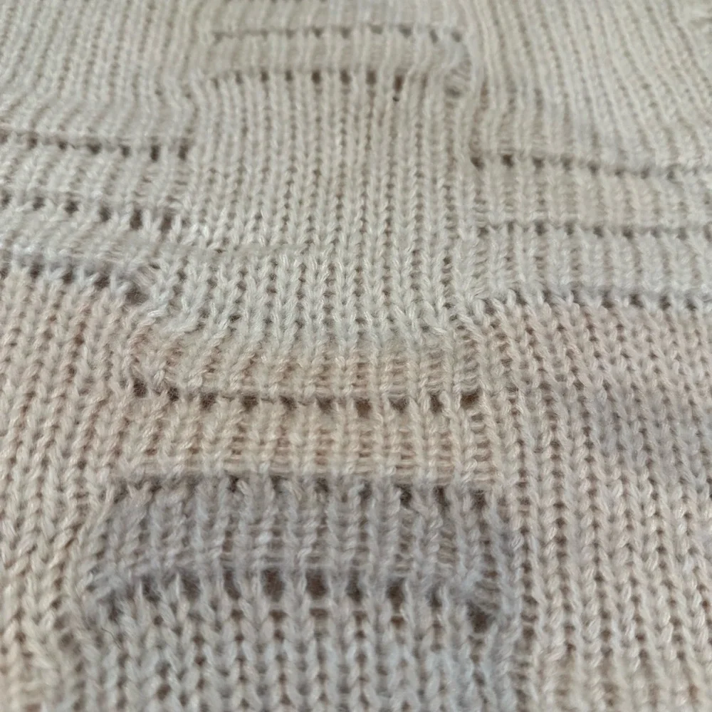 UGG Soft Knit blanket in Light Pink-start with darker pink and it get lighter